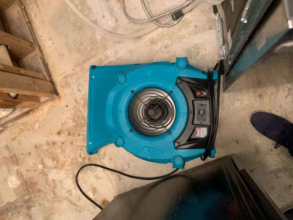 Air mover drying equipment for Mold Remediation & Removal in New Orleans